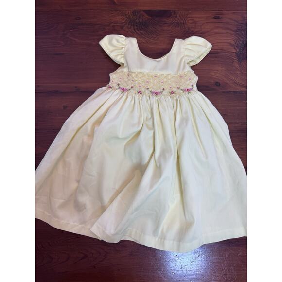 Smocked Yellow Short Sleeve Dress With Tie Little Girls Size 2 Lined - Picture 4 of 11